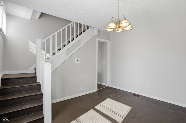 Building Photo - 510 N Beville Ave