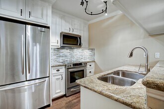 Building Photo - 1601 S Shepherd Dr