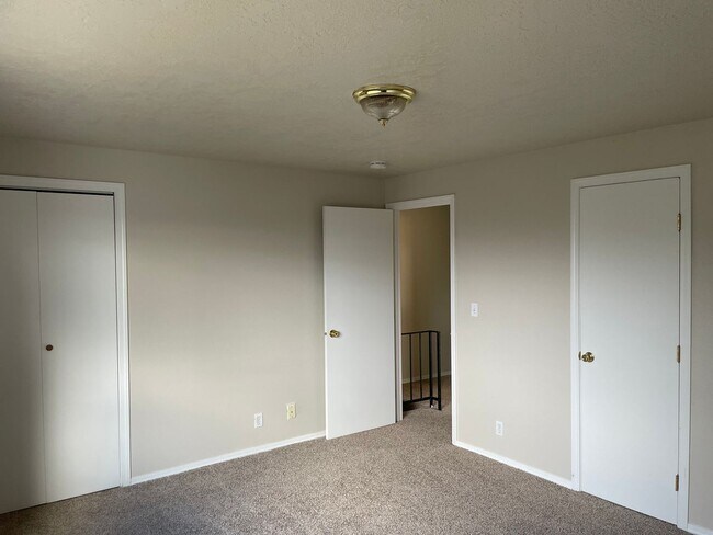 Building Photo - Orchard St Triplex