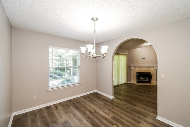 Building Photo - 12151 Silver Saddle Dr