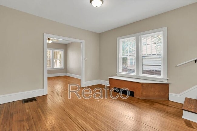 Building Photo - 463 Reinhard Ave