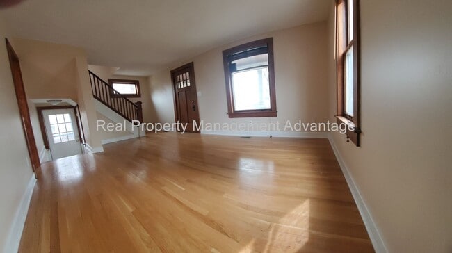 Building Photo - Craftsman Style, Modern Amenities Steps fr...