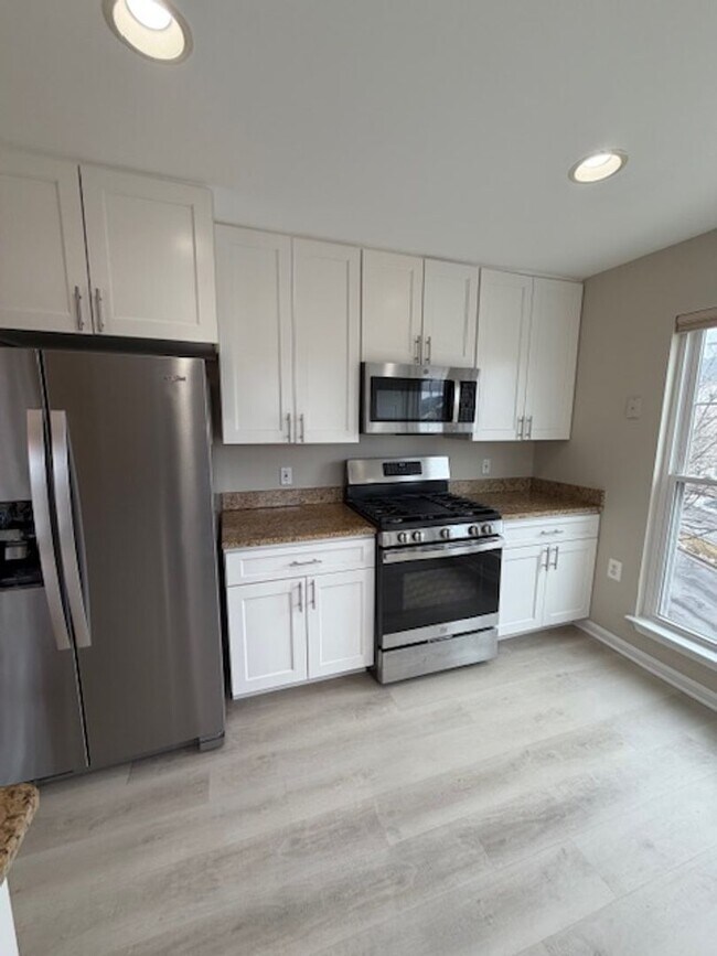 Building Photo - SPACIOUS 2 BEDROOM 2 BATH CONDO WITH LOFT IN KING FARM