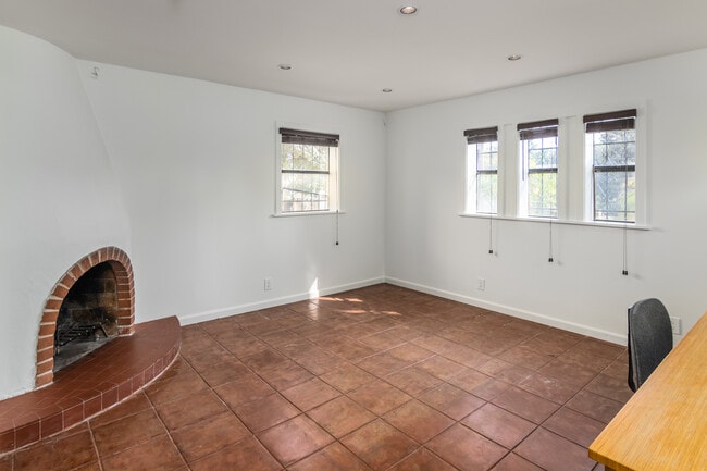 Building Photo - 2041 Fair Oaks Ave