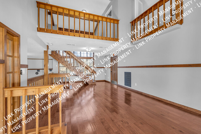 Building Photo - Holiday Special Half off Dec!  Spacious, R...