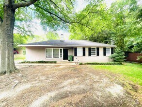 Building Photo - ** 4 Bed 2.5 Bath located in Mcgehee Allen...
