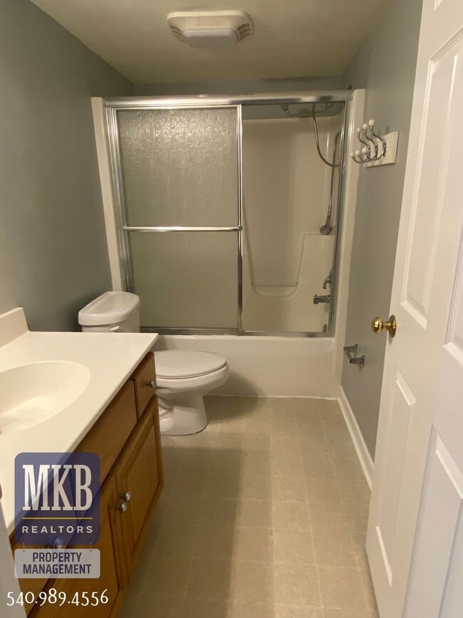 Building Photo - 3 bedrooms 3 baths Patio Home in Roanoke C...