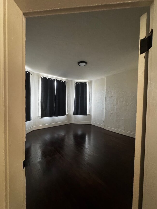 Building Photo - 1/2 Off First Month's Rent, 3 Bdrm, 1.5 Bath