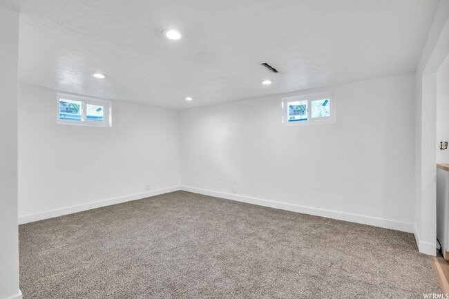 Building Photo - 5224 S 2000 W