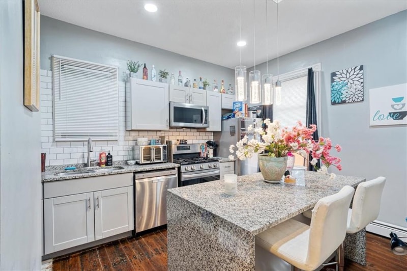 Building Photo - 249-251 Orms St