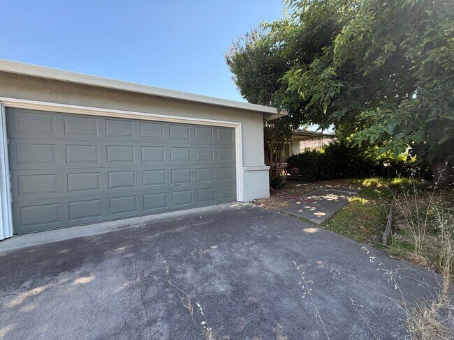 Building Photo - Fully Furnished 3BR/2BA Sacramento Home |  Flexible 3–12 Month Leases