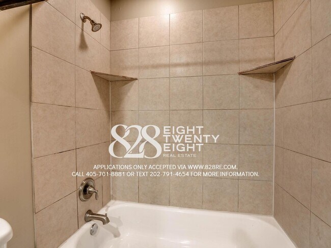 Building Photo - NEW TO THE MARKET!  Spacious 4 Bed/2 Bath Near very Close to Campus!!
