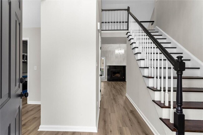 Building Photo - 2580 Waterford Park Dr