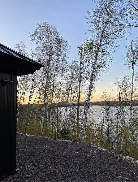 Building Photo - 978 Lakeview Dr