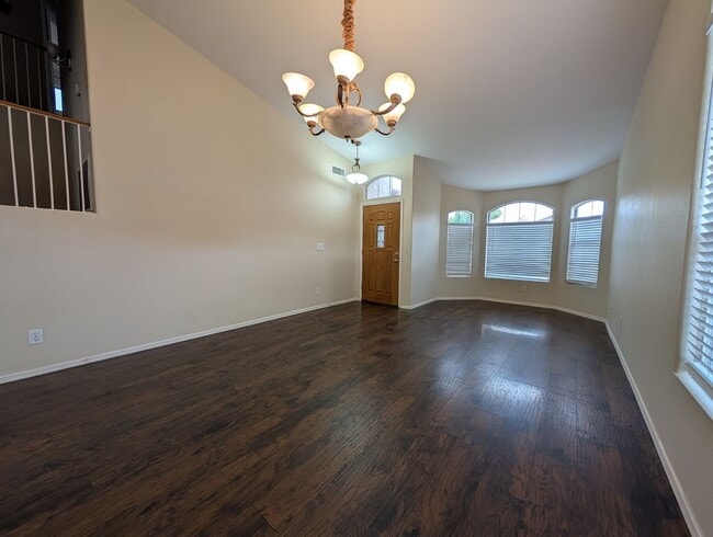 Building Photo - 4 Bedroom 2.5 Bathroom Lakewood Home