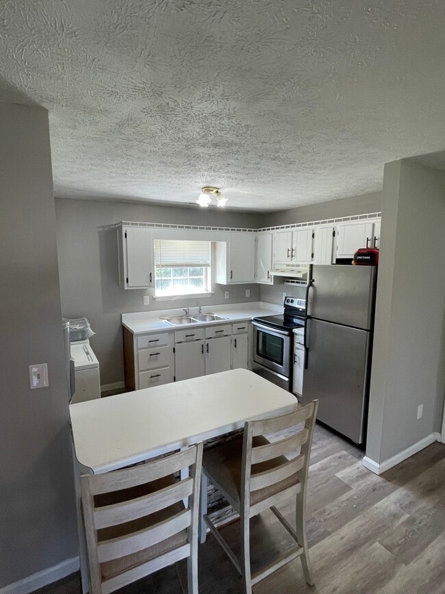 Building Photo - 355 Hurst Ln