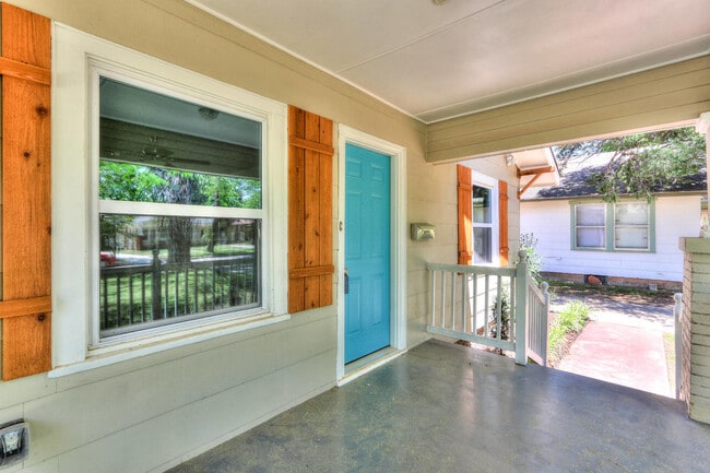 Building Photo - Remodeled Retreat w/ Covered Patio, Front ...