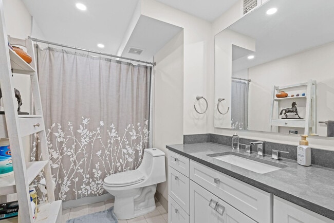 Building Photo - 3100 NE 49th St