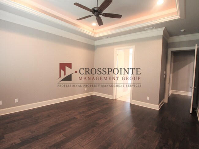 Building Photo - Gorgeous 3 bed 2 bath home in Hadley Court!