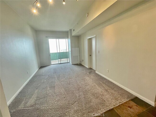 Building Photo - 488 E Ocean Blvd