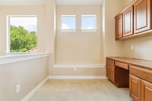 Building Photo - 15528 Interlachen Dr