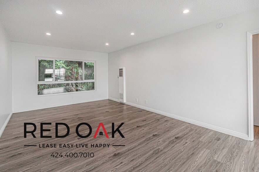 Building Photo - 3401 Club Dr