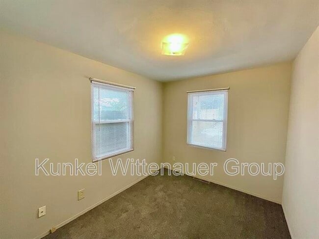 Building Photo - 1 Hickory Ct