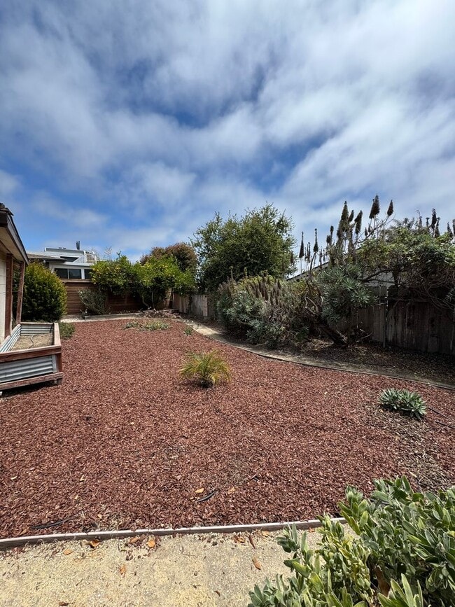 Building Photo - Fully Furnished Home Near the Beach in Gro...