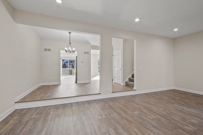 Building Photo - 546 W Parkside Dr