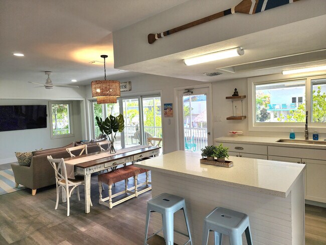 Building Photo - 135 Tequesta St