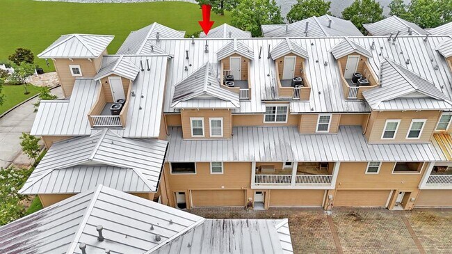 Building Photo - 210 Breezy Way