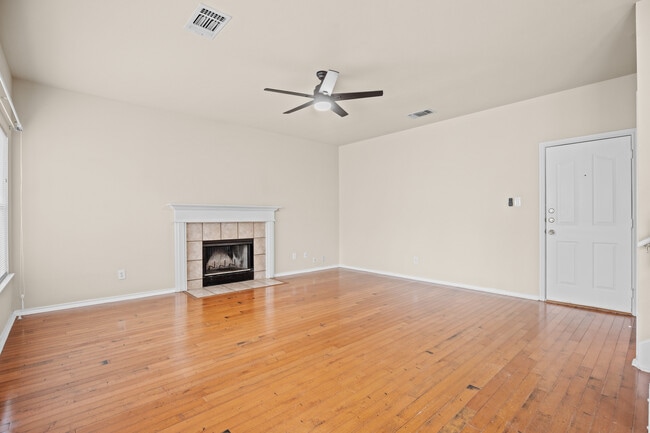 Building Photo - 511 Shannon Rose