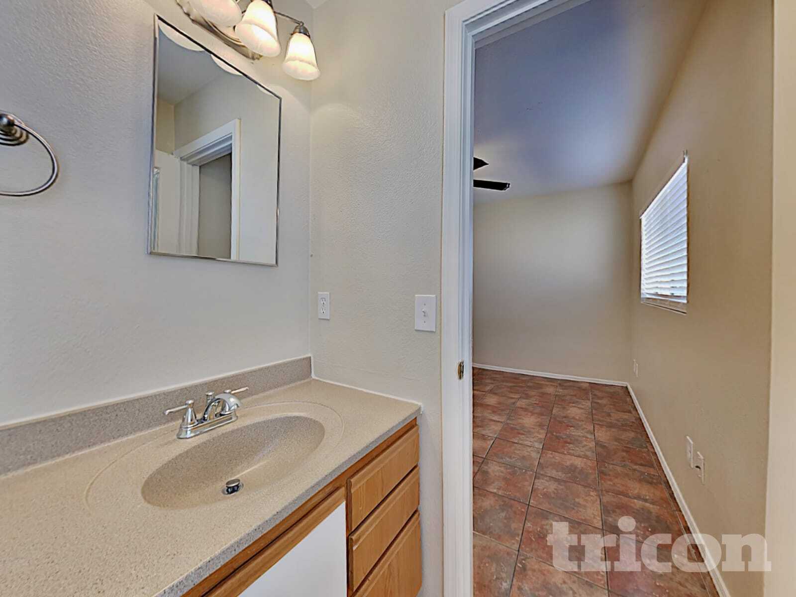 Building Photo - 11519 W Windrose Ave