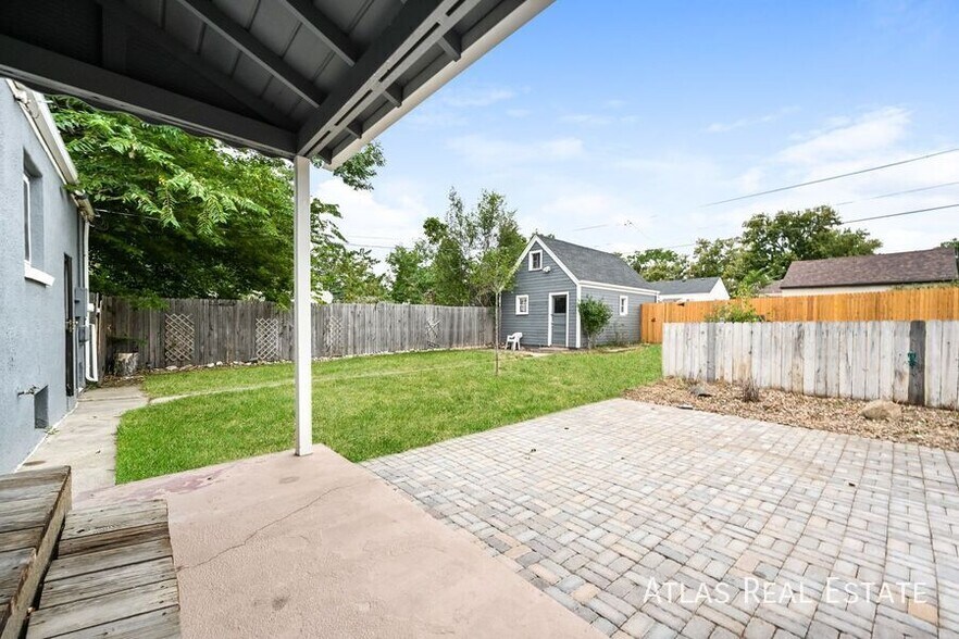 Building Photo - 5025 Beach Ct