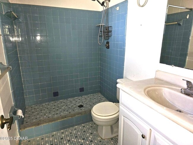 Building Photo - 1668 E Shangri-La Dr