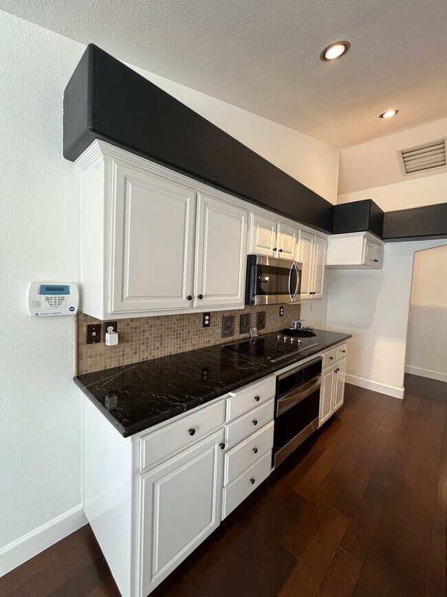 Building Photo - Beautiful Southside Visalia Home! Coming Soon!