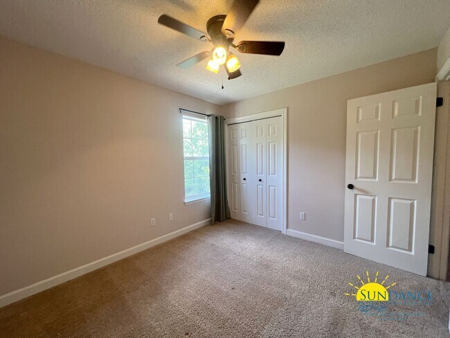 Building Photo - Charming 4 Bedroom Home in Mary Esther!