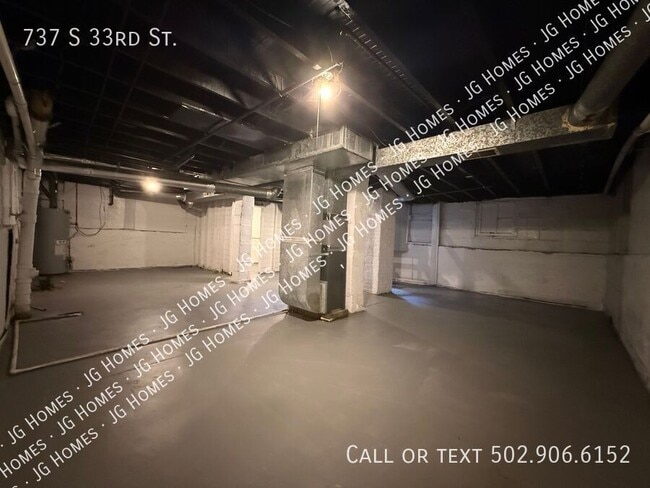 Building Photo - 737 S 33rd St