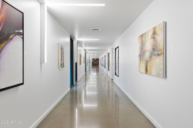 Building Photo - 100 W Portland St