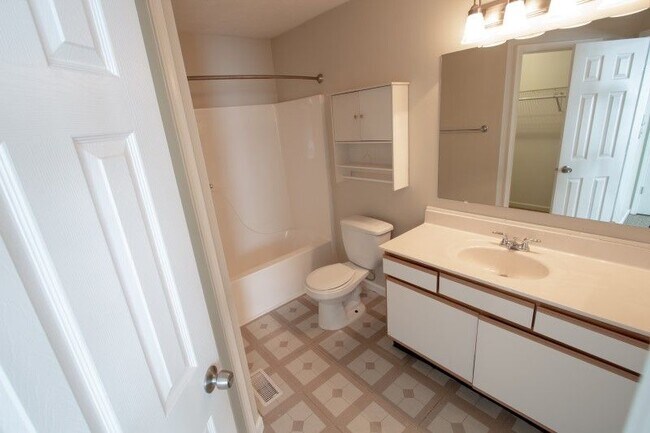 Building Photo - Beautiful 2 Story in Pike Township