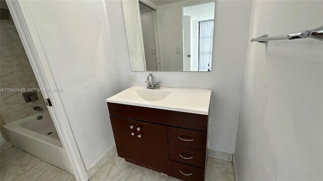 Building Photo - 16919 N Bay Rd