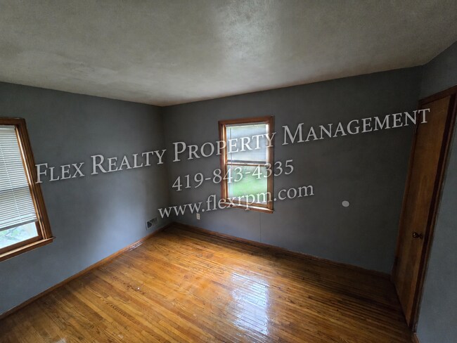 Building Photo - Great West Toledo Home