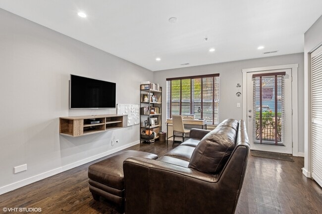 Building Photo - 18 S Aberdeen St