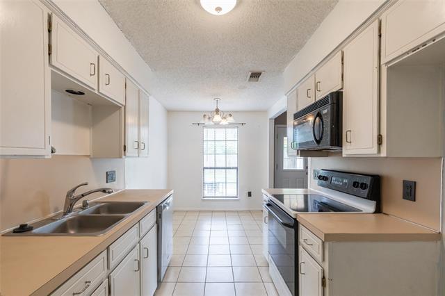 Building Photo - 3902 Karen Dr