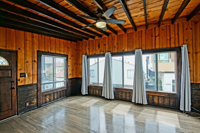 Building Photo - 1 HOUSE FROM BEACH! CHARMING, DETACHED UNIT W/ OCEAN VIEWS & 1-CAR GARAGE IN WALKSTREET TRIPLEX!