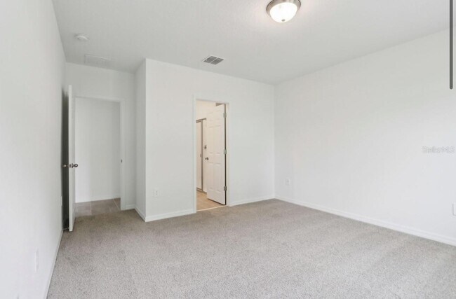 Building Photo - 2310 White Tail St