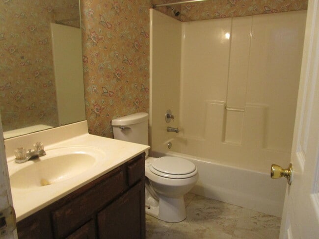 Building Photo - 1030 Nottingham Dr