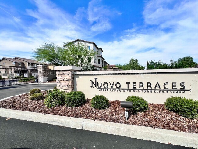 Building Photo - 2560 Daisy Dr