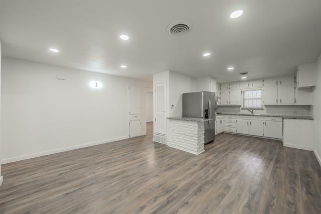 Building Photo - 2021 Glen Haven Dr