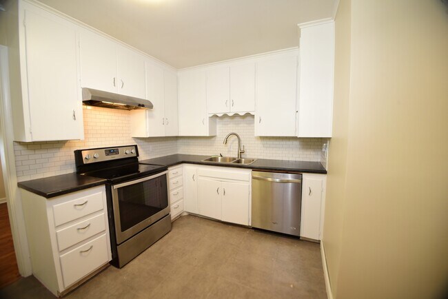 Building Photo - 2513 S Sandusky Ave